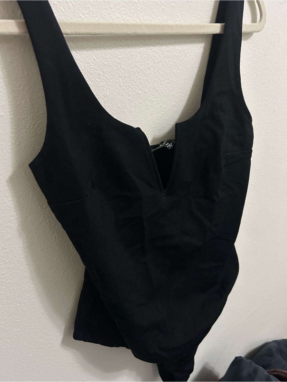 NWT Lulus V plunge neckline black bodysuit - Picture 6 of 7